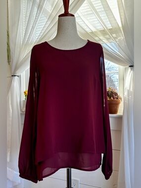 Michael Kors Telina Textured Blouse. NWT! Burgundy
Size: Small